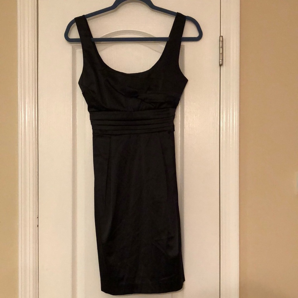 Black sleeveless party dress